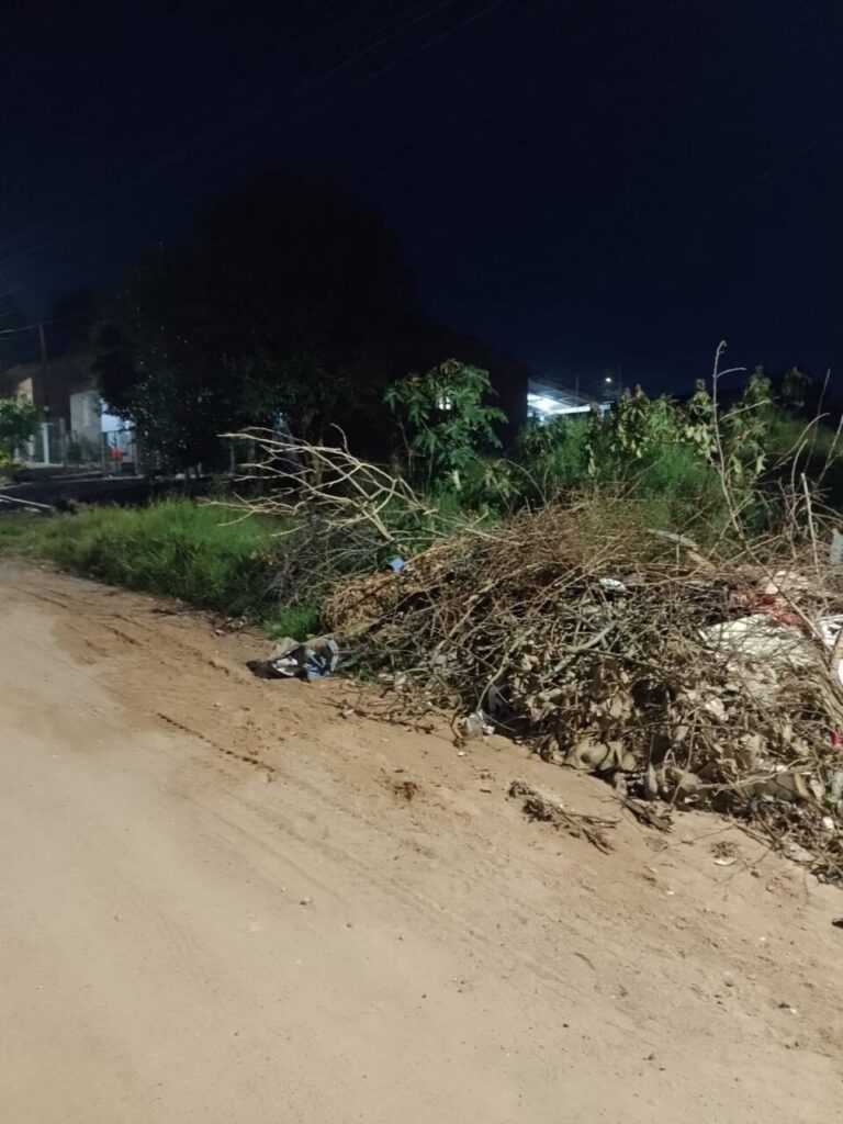 Internauta Denuncia Descarte Irregular De Lixo Em Rua Do Bairro Jardim