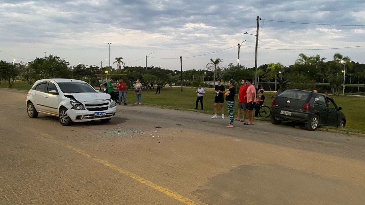 Acidente Envolvendo Tr S Ve Culos Na Prainha Deixa Ao Menos Um Ferido