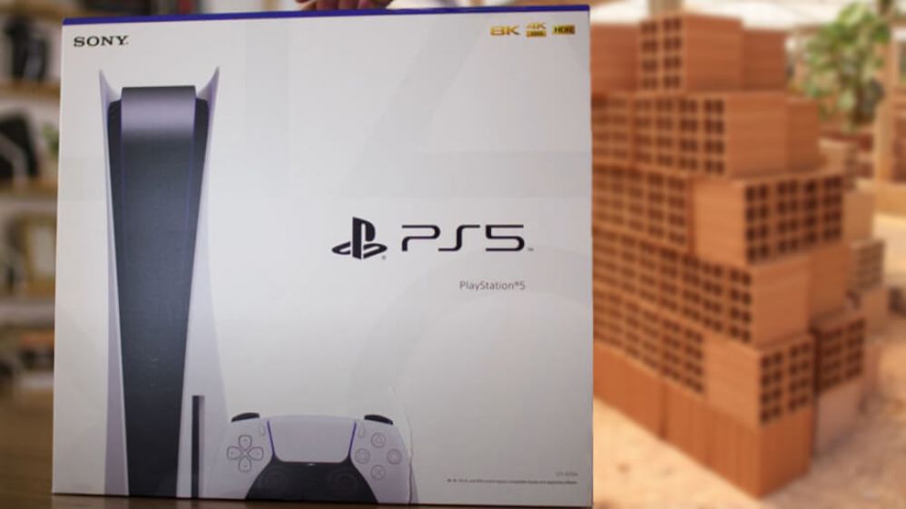 EUA: norte-americano compra PS5 e recebe caixa de tijolos