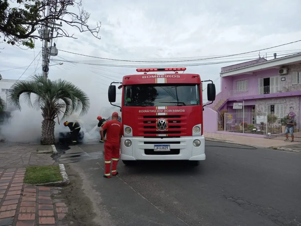 Incêndio em Tapes destruiu veículo