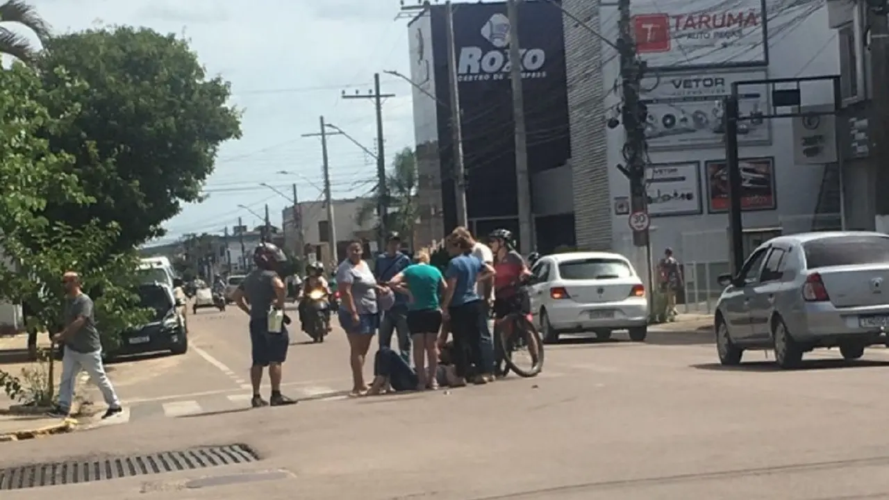 Acidente deixou motociclista ferida