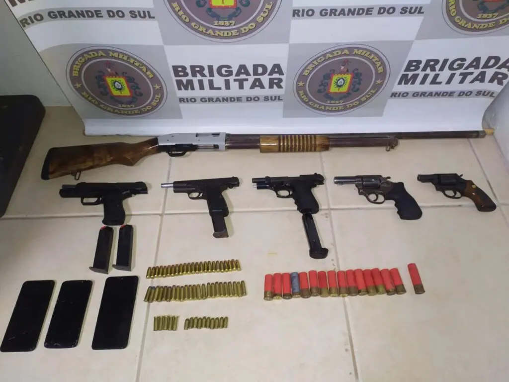 Armamento foi preso com os indivíduos presos pela Brigada Militar