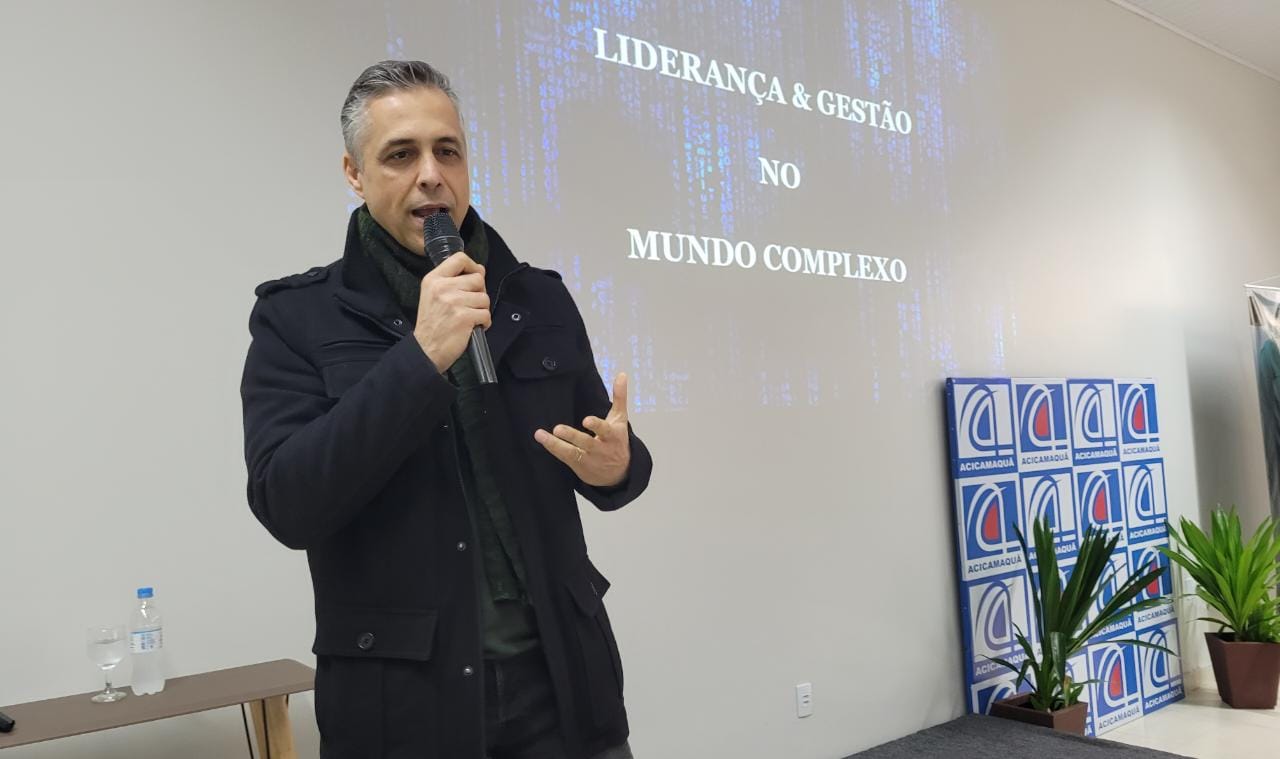 Palestrante da reunião almoço, Ciro Vives falou sobre inovação na gestão